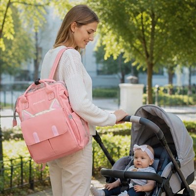 Sac a dos a langer rose avec mère au parc 